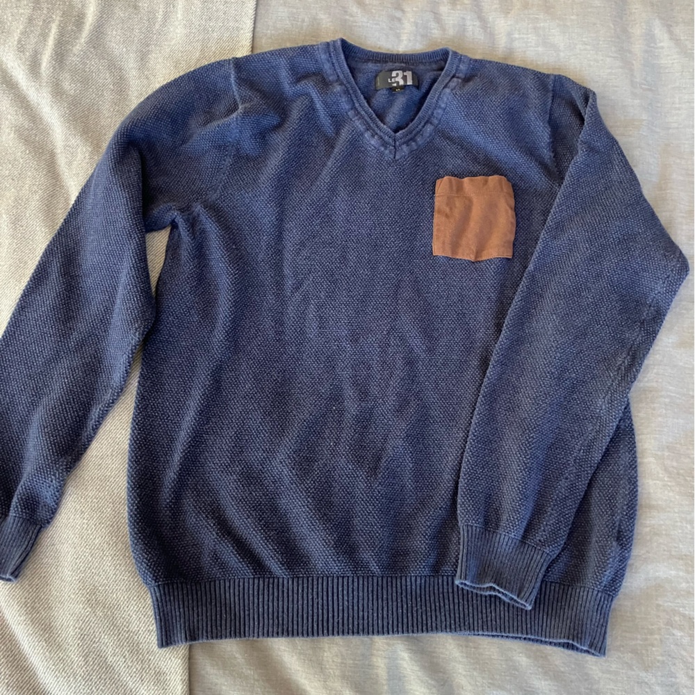 Simons dark blue V-neck sweater 100% cotton with leather pocket. Casual look